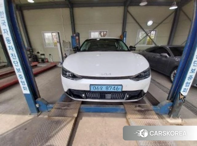 Kia EV6 2023 Белый из Кореи