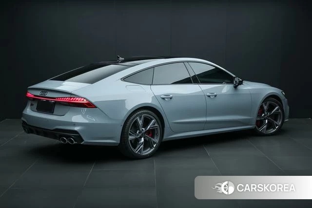 Audi S7 2024 Серебристо-серый из Китая