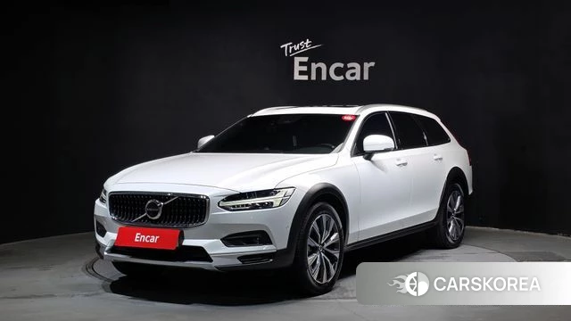 Volvo V90 Cross-Country 2023 Белый из Кореи