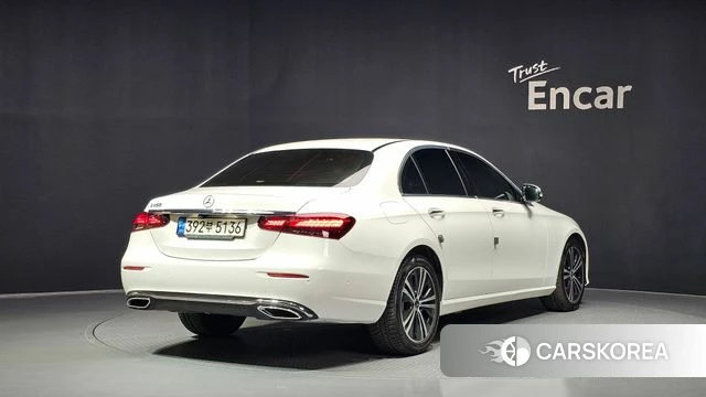 Mercedes-Benz E-Class W213 2021 Белый из Кореи