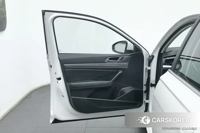 Volkswagen Lavida 2022 Белый из Китая
