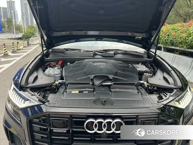 Audi Q8 2021 Черный из Китая