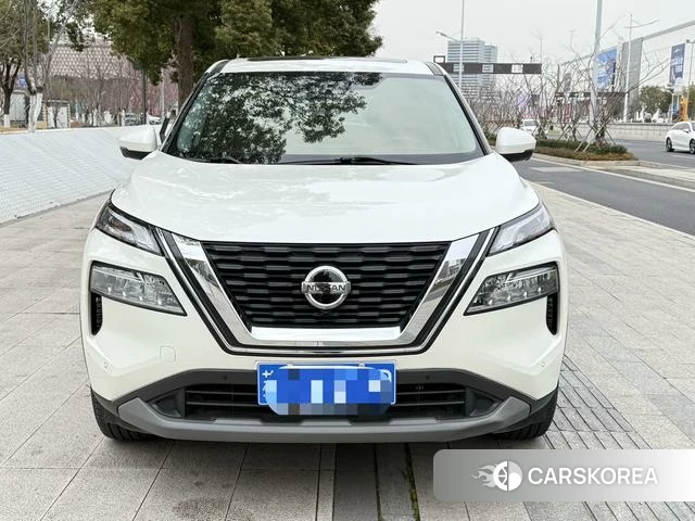 Nissan Qijun 2022 Белый из Китая