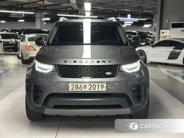 Land Rover Discovery 5 2018 Серебристо-серый из Кореи