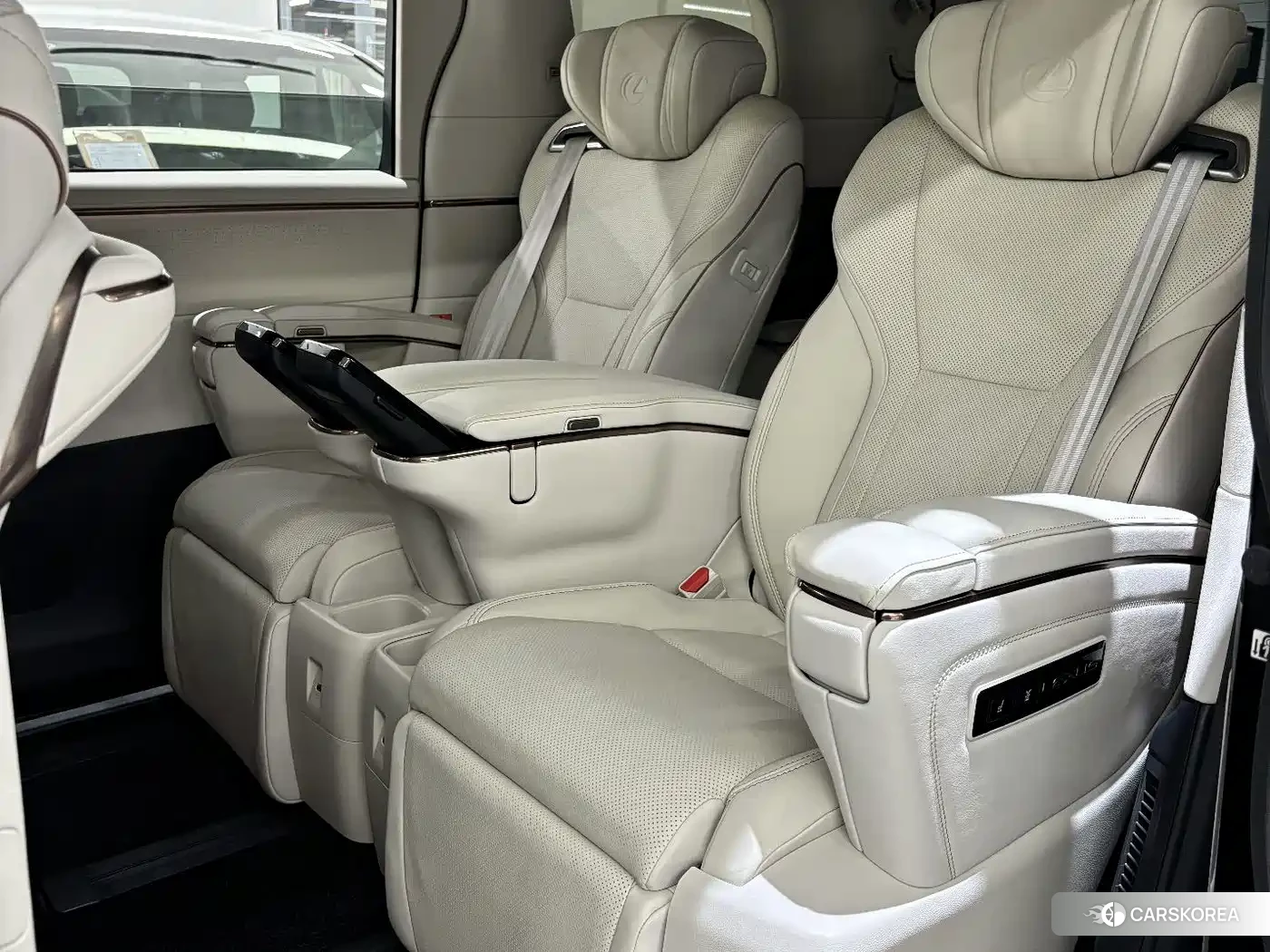 Lexus LM 2024 Черный из Китая