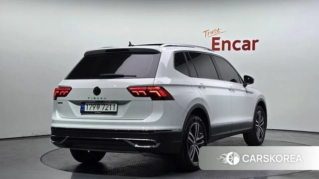 Volkswagen Tiguan Allspace 2023 Белый из Кореи