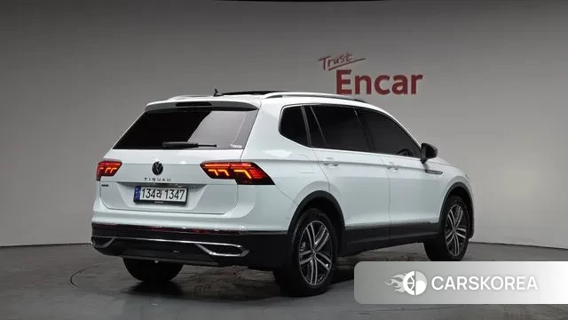 Volkswagen Tiguan Allspace 2022 Белый из Кореи