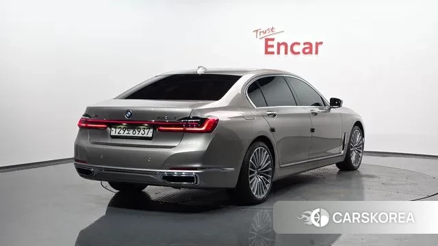 BMW 7 Series (G11) 2021 Песочный из Кореи