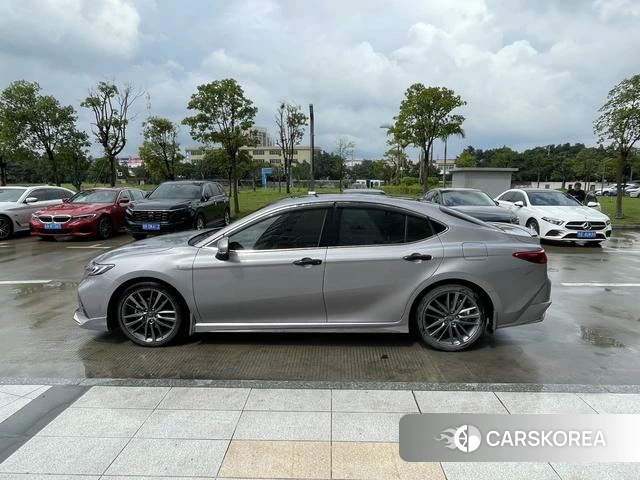 Toyota Camry 2024 Серебристо-серый из Китая