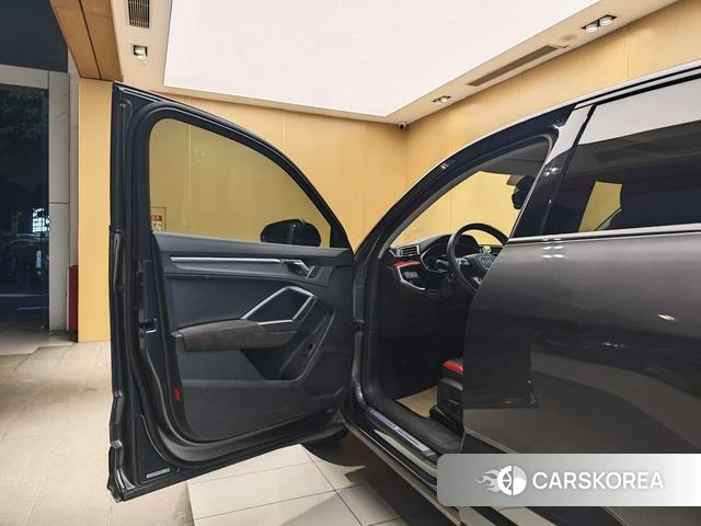 Audi Q3 Sportback 2021 Черный из Китая