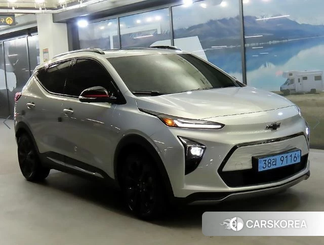 Chevrolet (GM Daewoo) Bolt EUV 2023 Серебряный из Кореи