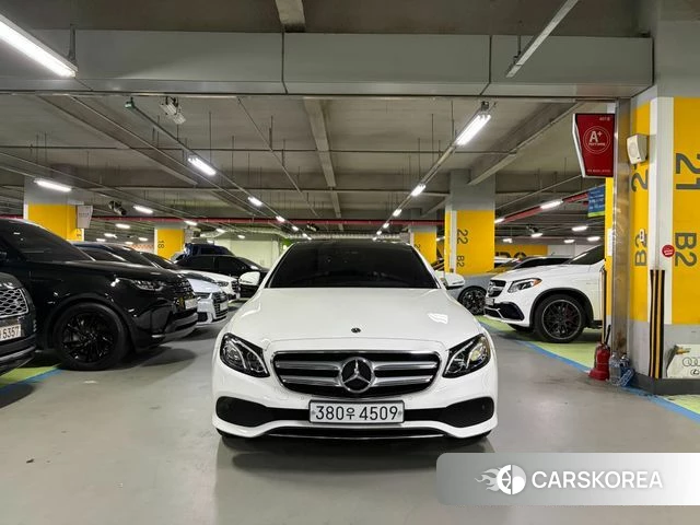 Mercedes-Benz E-Class W213 2019 Белый из Кореи
