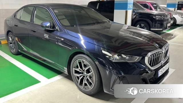 BMW 5 Series (G60) 2024 Синий из Кореи