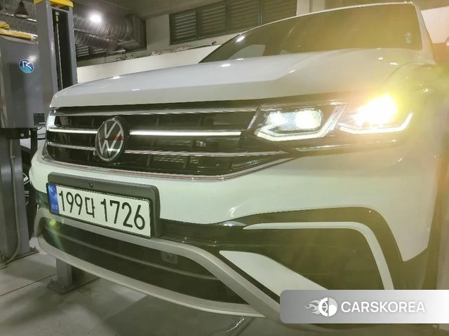 Volkswagen Tiguan Allspace 2023 Белый из Кореи