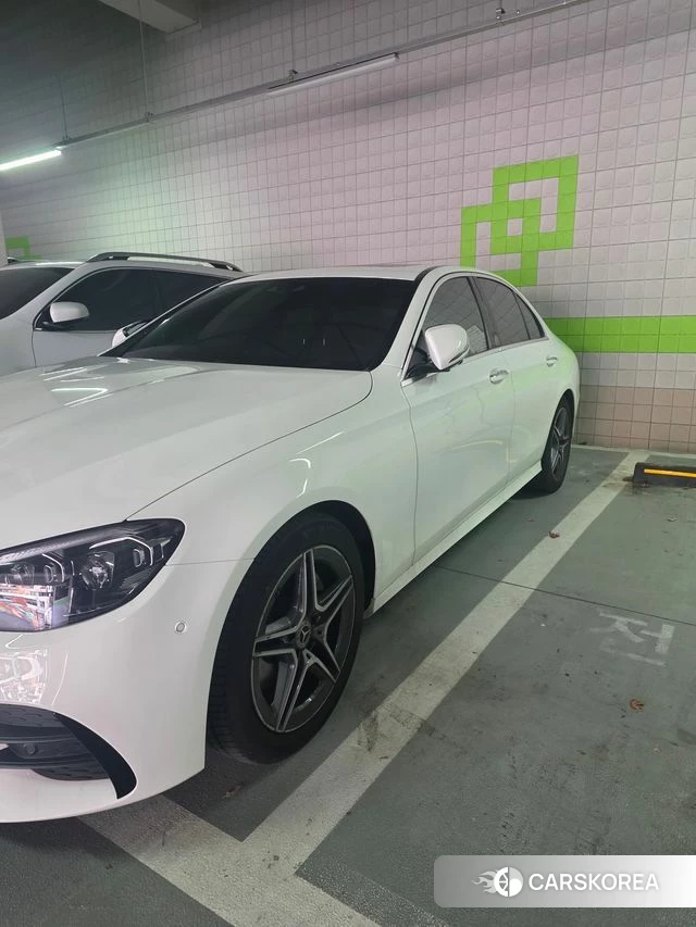 Mercedes-Benz E-Class W213 2023 Белый из Кореи