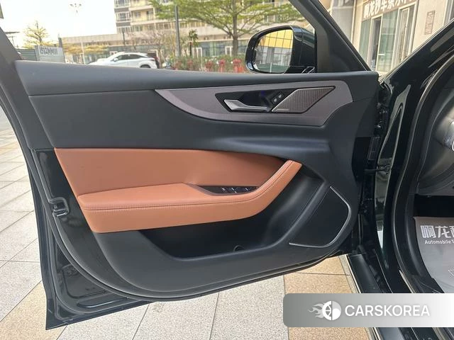 Jaguar XEL 2025 Зеленый из Китая
