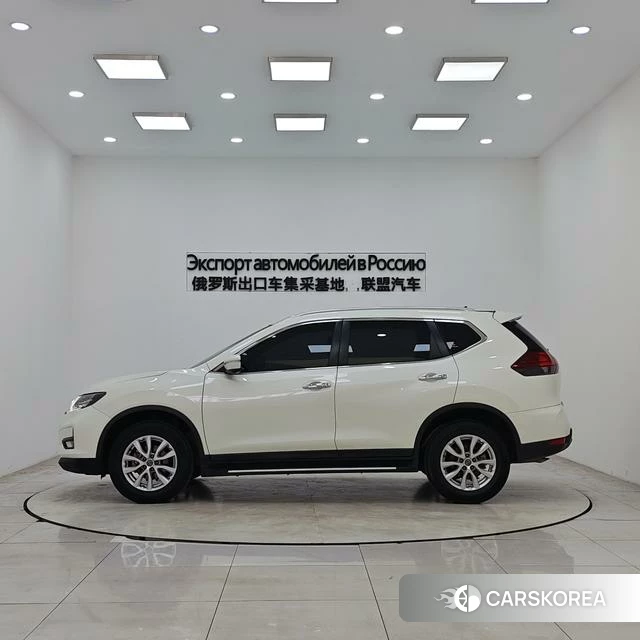 Nissan Qijun 2022 Белый из Китая