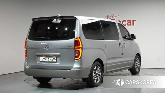 Hyundai The New Grand Starex 2018 Серебристо-серый из Кореи