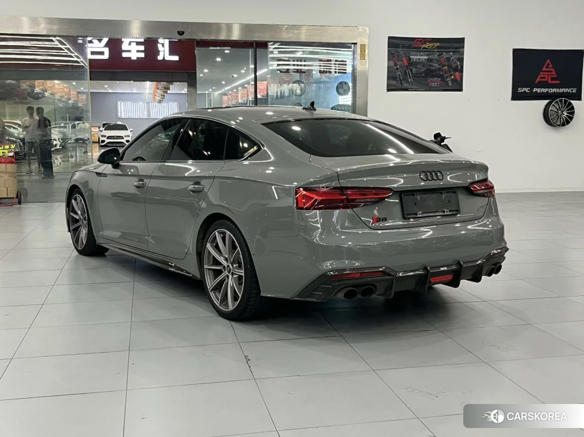 Audi S5 2021 Темно-серый из Китая
