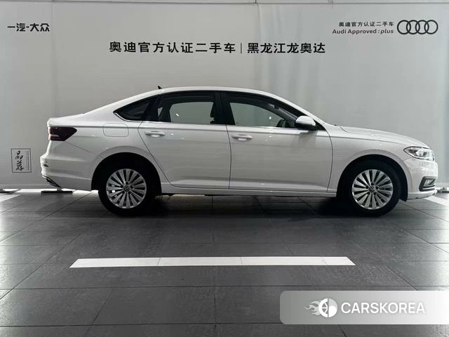 Volkswagen Lavida 2021 Белый из Китая