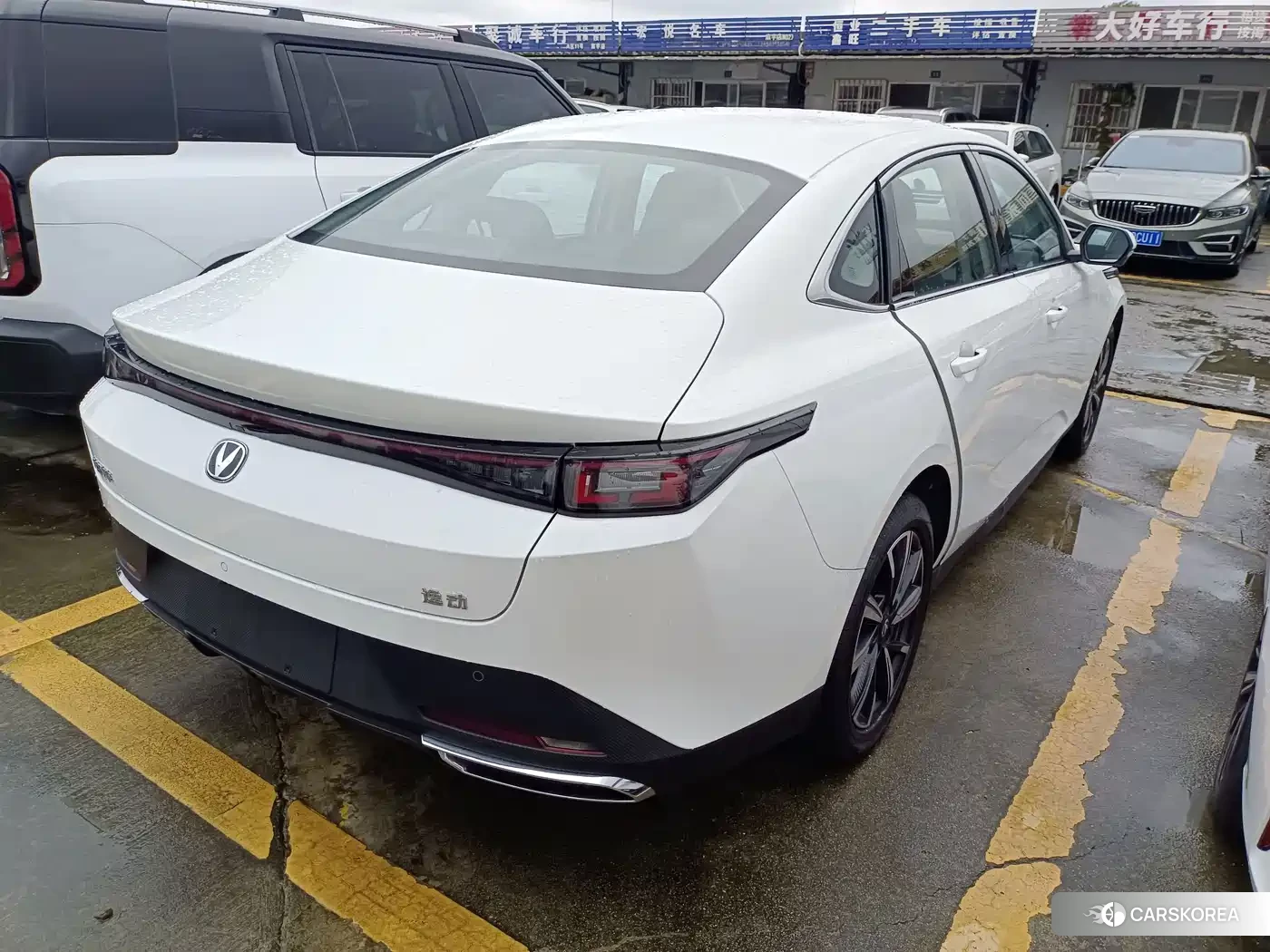 Chang'an Yidong 2025 Белый из Китая