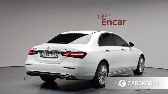 Mercedes-Benz E-Class W213 2022 Белый из Кореи