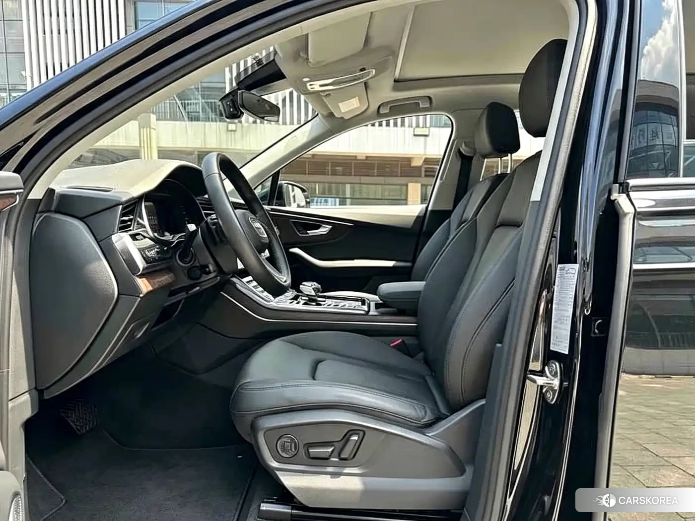 Audi Q7 2021 Черный из Китая