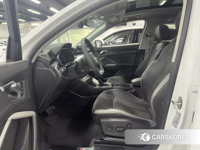 Audi Q3 2021 Белый из Китая