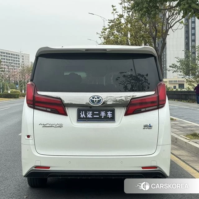 Toyota Elfa 2021 Белый из Китая