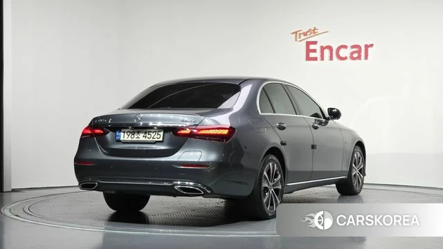 Mercedes-Benz E-Class W213 2021 Серый из Кореи