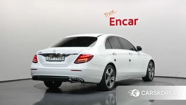 Mercedes-Benz E-Class W213 2019 Белый из Кореи