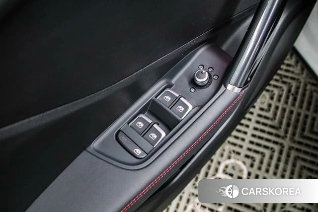 Audi Q2L 2023 Белый из Китая