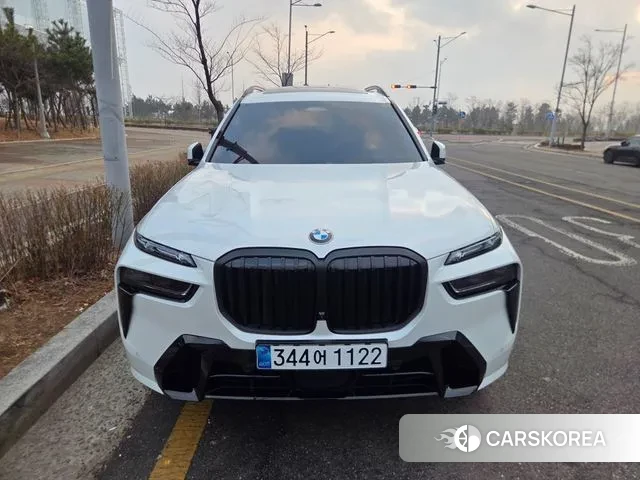 BMW X7 (G07) 2025 Белый из Кореи