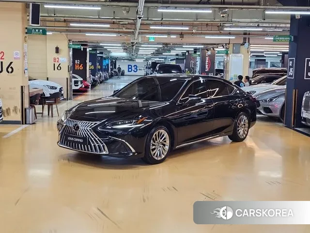 Lexus ES300h 7th generation 2025 Черный из Кореи