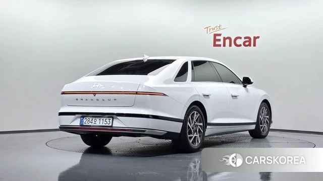 Hyundai Grandeur (GN7) 2023 Белый из Кореи