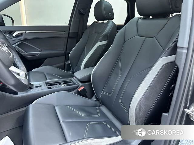 Audi Q3 2024 Серебристо-серый из Китая