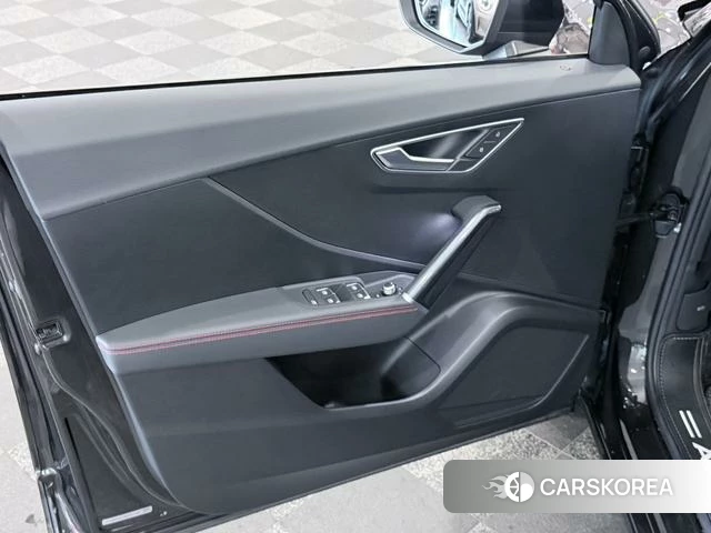 Audi Q2L 2022 Темно-серый из Китая