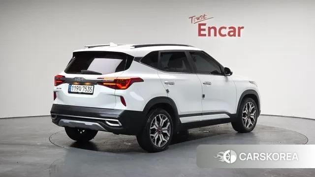Kia Seltos 2022 Белый из Кореи