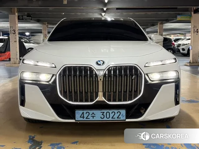 BMW i7 (G70) 2025 Белый из Кореи