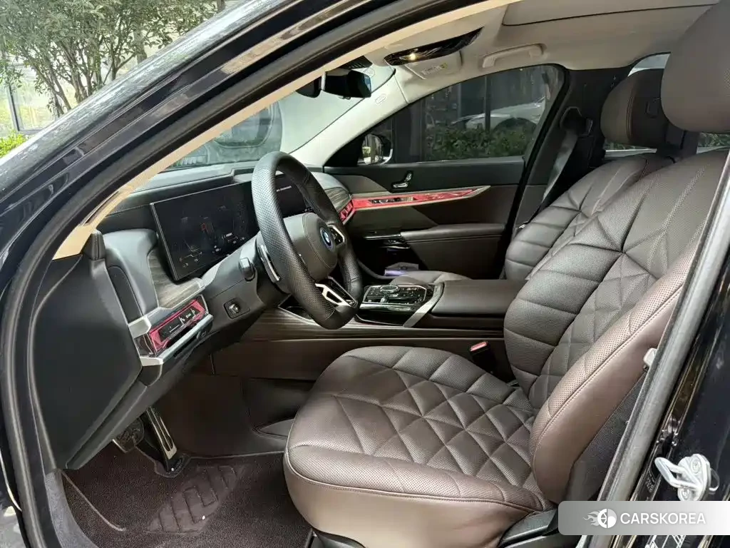 BMW i7 2025 Черный из Китая