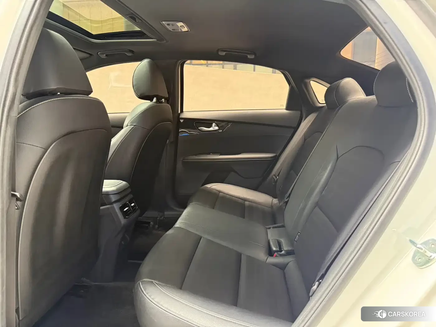 Kia K3 2023 Белый из Китая
