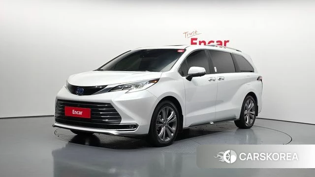 Toyota Sienna 4th Generation 2025 Белый из Кореи