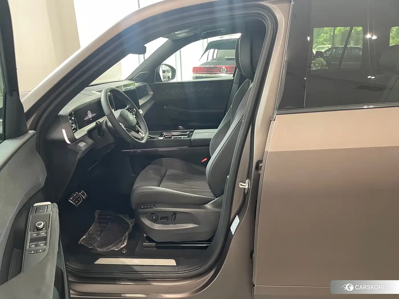 Volkswagen Touareg 2025 Champagne/brown из Китая