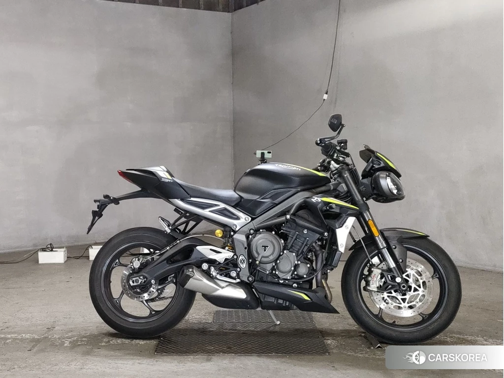 Проданный Triumph STREET TRIPLE 765 RS 2021 из Японии, фото 2