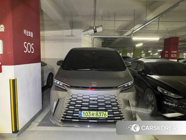 Lexus LM Second Generation 2024 Серебристо-серый из Кореи