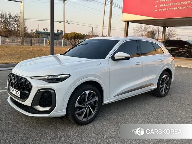 Audi Q5 (80A) 2025 Белый из Кореи