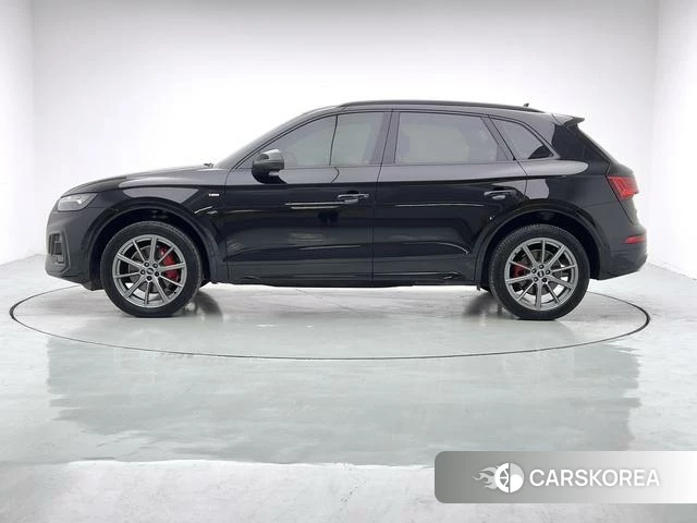 Audi Q5L 2022 Черный из Китая