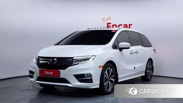 Honda Odyssey 2019 Белый из Кореи