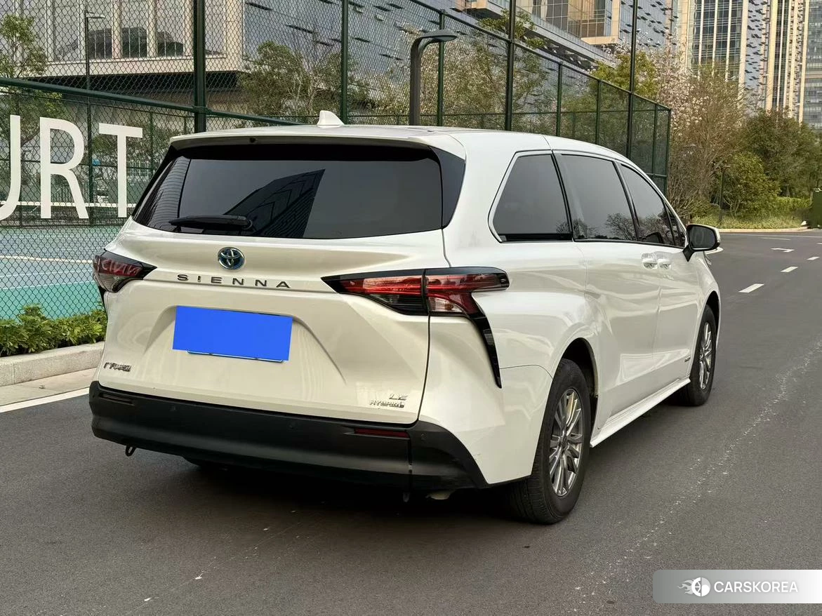 Toyota Saina 2023 Белый из Китая