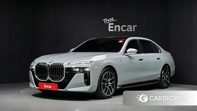 BMW 7 Series (G70) 2025 Светло-серебряный цвет из Кореи